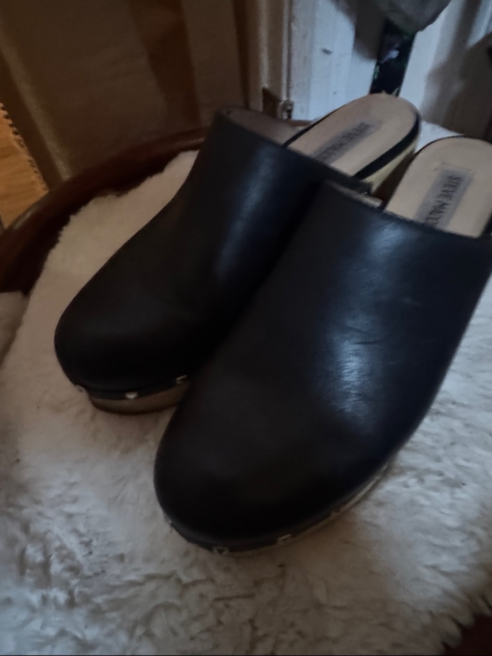 Steve Madden Black Leather Closed-Toe Clog Mules
